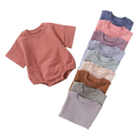 Barboteuse à manches courtes en coton biologique – Douceur et confort pour bébé