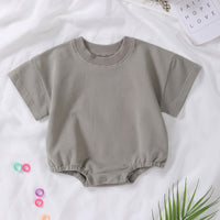 Barboteuse à manches courtes en coton biologique – Douceur et confort pour bébé