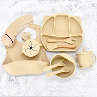 Set repas bébé 8 pièces en silicone sans BPA : assiette ventouse, bol, bavoir, couverts et gobelet. Sécurisé, prêt à offrir et conforme CCPSA - Kid Baby shop