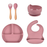 Des repas sans dégâts commencent ici.
Notre set d’alimentation en silicone sans BPA, composé de 5 pièces, est parfait pour la diversification menée par l’enfant — sûr, élégant et facile à nettoyer.- Kid Baby shop